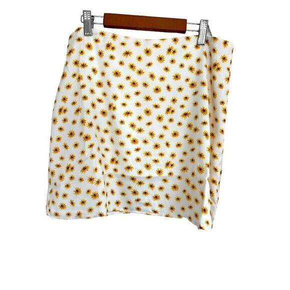 WeWoreWhat Mini Slip Skirt Size Medium Satin it Ditsy Daisy Y2K Daisies Floral - Picture 2 of 11